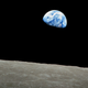 Ilustración para el artículo titulado Parece que han encontrado la roca más antigua conocida de la Tierra. Estaba en la Luna